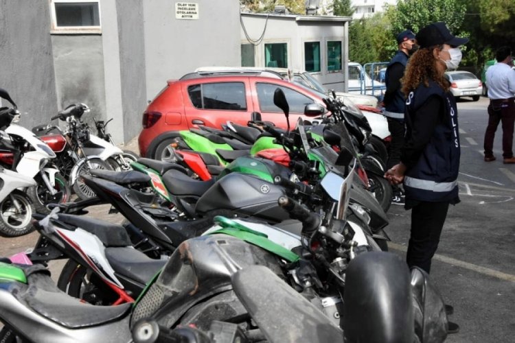 İzmir'de &ccedil;alıntı ara&ccedil;larla hırsızlık yapan şebekeye operasyon: 34 g&ouml;zaltı