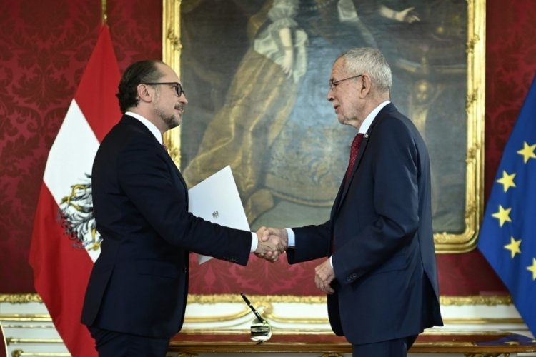 Avusturya'da yeni Başbakan Schallenberg yemin etti