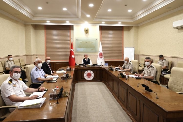 Milli Savunma Bakanı Akar, komutanlarla toplantı yaptı