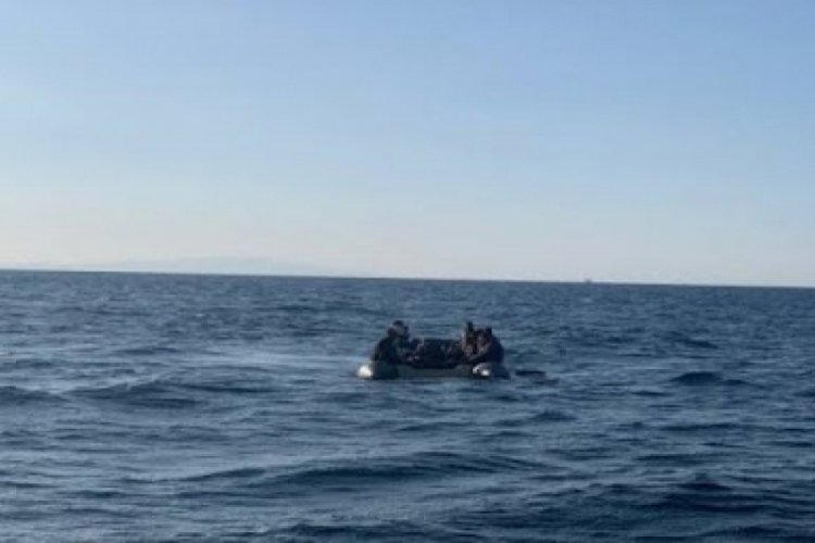 Balıkesir açıklarında 8 düzensiz göçmen kurtarıldı