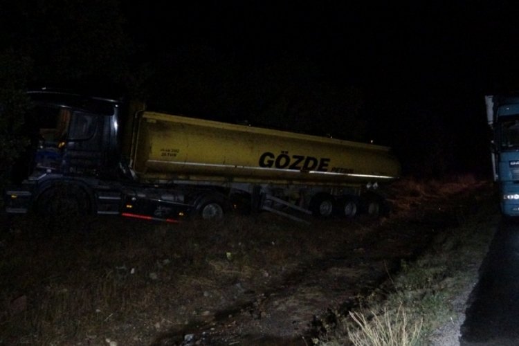 Uşak'ta zincirleme kaza: Tankerin çarptığı taksi sürücüsü öldü