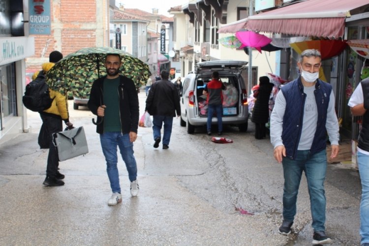 Bursa'da yağmur yağdı, şemsiye satışları arttı