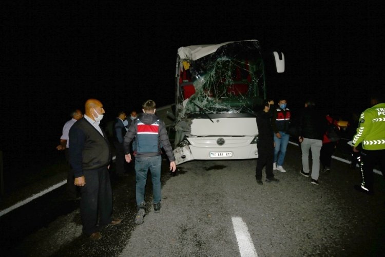 Öğrencileri taşıyan otobüs kaza yaptı: Çok sayıda kişi yaralandı