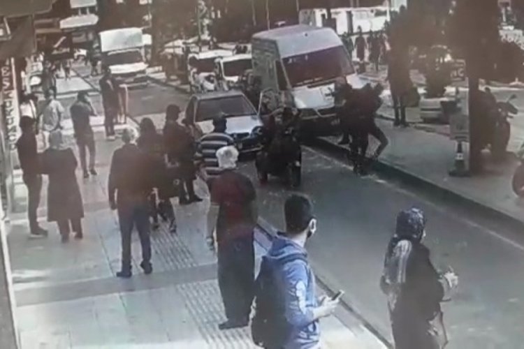 Samsun'da tekerlekli sandalyedeki engelli ve arkadaşına 'yolu kapattın' dayağı