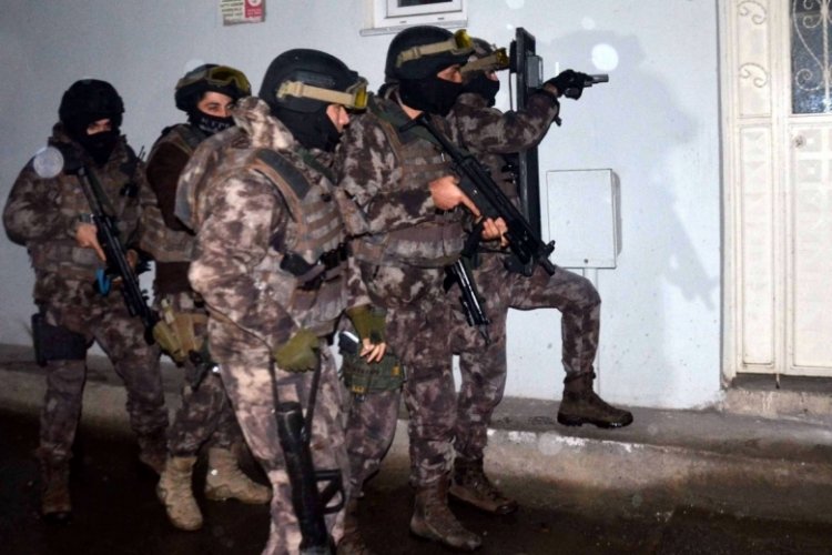 Bursa'da FETÖ'nün hücre evlerine yönelik operasyonda 3 tutuklama
