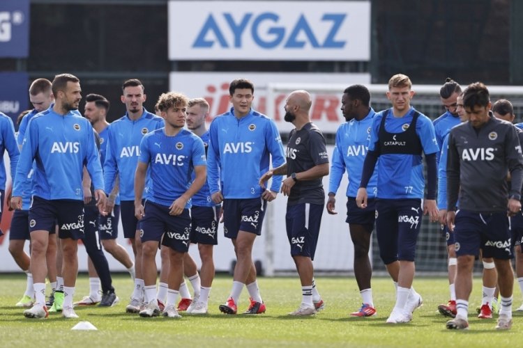 Fenerbah&ccedil;e'de Trabzonspor ma&ccedil;ının hazırlıkları s&uuml;rd&uuml;