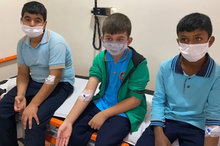 29 &ouml;ğrenci okul yemeği yedikten sonra hastanelik oldu