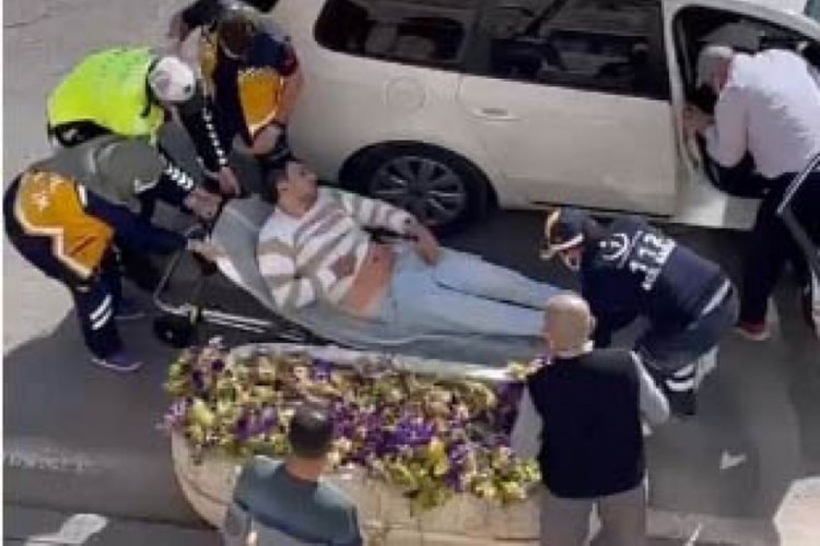 Aracında epilepsi n&ouml;beti ge&ccedil;iren kişi, polisin dikkatiyle hastaneye kaldırıldı