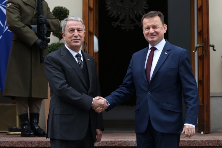 Bakan Hulusi Akar, Polonyalı mevkidaşı ile g&ouml;r&uuml;şt&uuml;