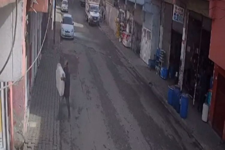 D&uuml;kkandan bir &ccedil;uval &ccedil;ocuk bezi &ccedil;aldı