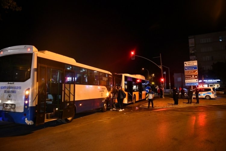 Gaziantep'te iki otob&uuml;s &ccedil;arpıştı: 9 yaralı