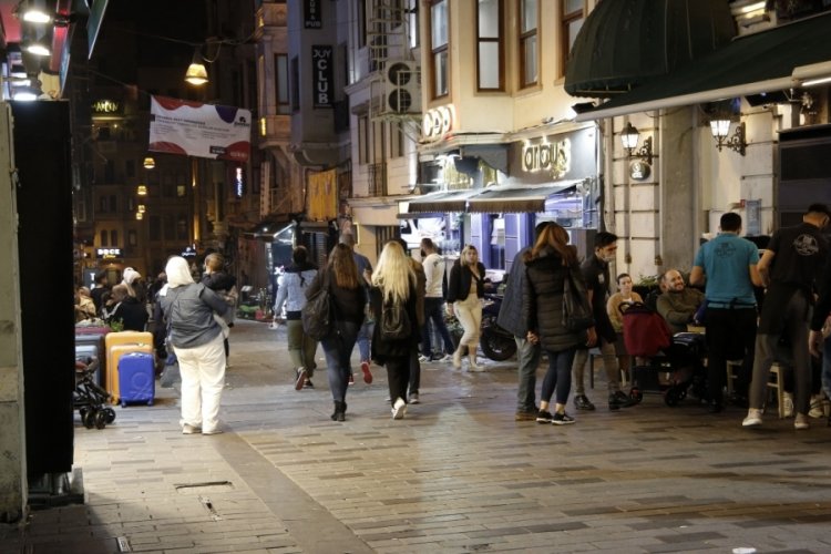 Beyoğlu'nda eğlence merkezlerine denetim: Yüksek fiyatla alkol satan işletmelere ceza