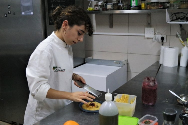 Bursa'da "sürdürülebilir mutfak" ilkesiyle restoranındaki israfı azaltmayı hedefliyor