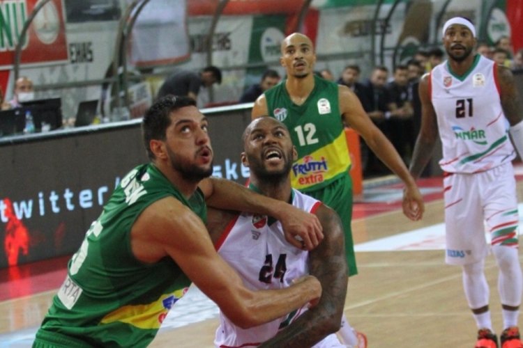 Frutti Extra Bursaspor, İzmir'de Pınar Karşıyaka'ya yenildi