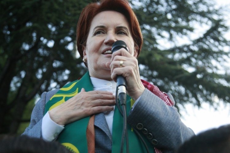 İYİ Parti Genel Başkanı Akşener, Bursa'da vatandaşlarla bir araya geldi
