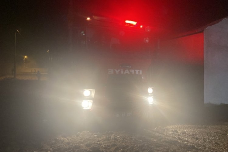 Ağrı'da gerilim hattında &ccedil;ıkan yangın paniğe neden oldu