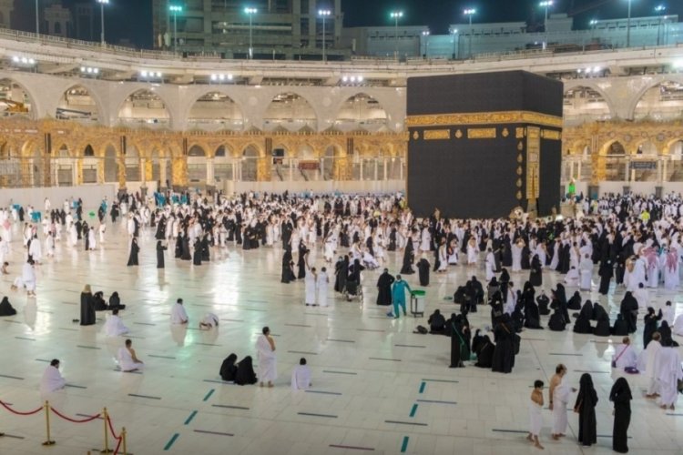 Kabe'nin etrafındaki bariyerler kaldırıldı