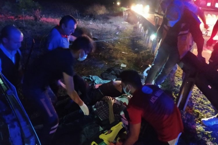 Osmaniye'de kontrolden &ccedil;ıkan otomobil bariyerlere &ccedil;arptı: 6 yaralı