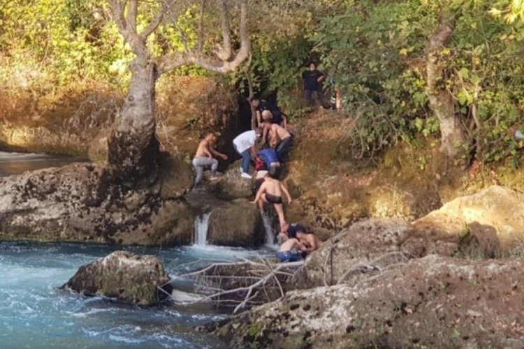 Erkek arkadaşıyla tartışan alkoll&uuml; kadın Manavgat Şelalesi'nden atladı
