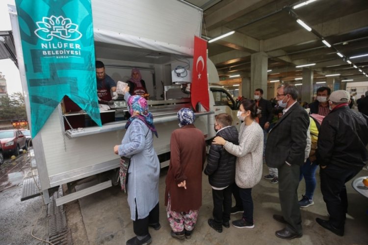 Mevlit Kandili'nde Bursa'da vatandaşlara lokma ikramı