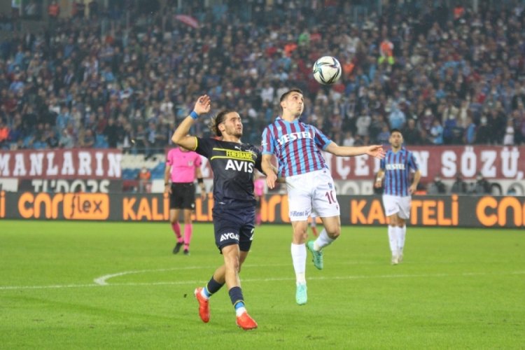 Trabzonspor, sahasında Fenerbah&ccedil;e'yi 3-1 yenerek liderliğe oturdu