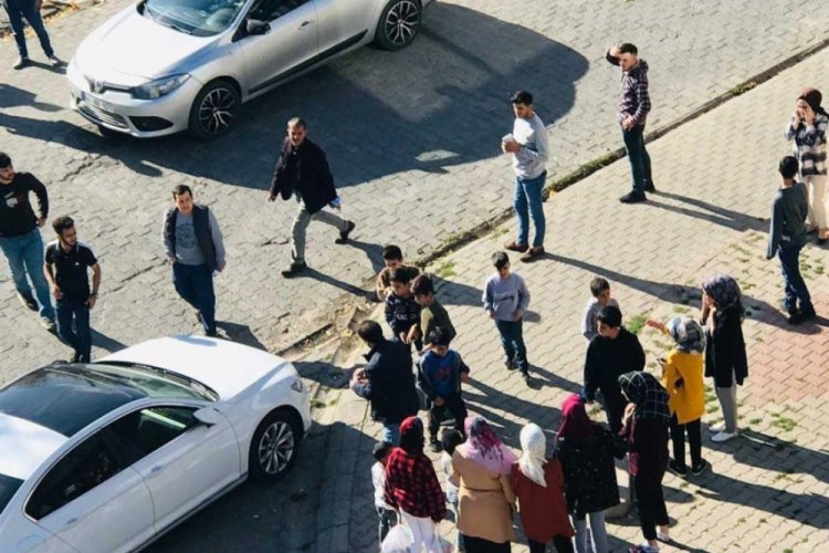 Sokak ortasında kan davası! 7 yaşındaki &ccedil;ocuk yaralandı