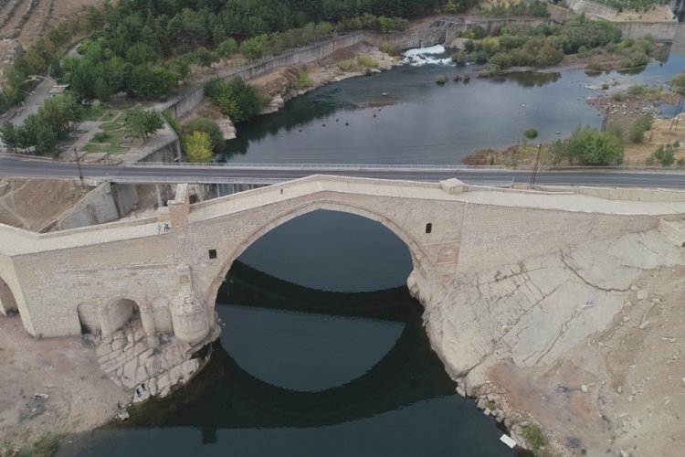 Diyarbakır'da tarihi köprünün yanına sonradan inşa edilen köprünün kaldırılmasını istiyorlar
