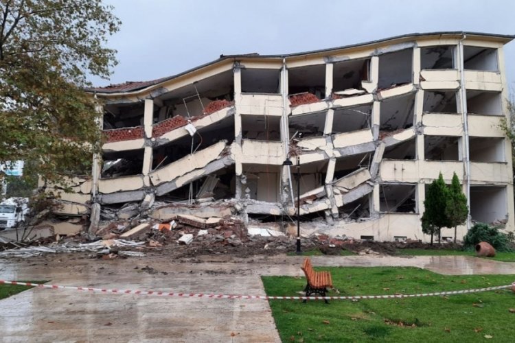 Bursa'da Mudanya H&uuml;k&uuml;met Konağı yıkıldı