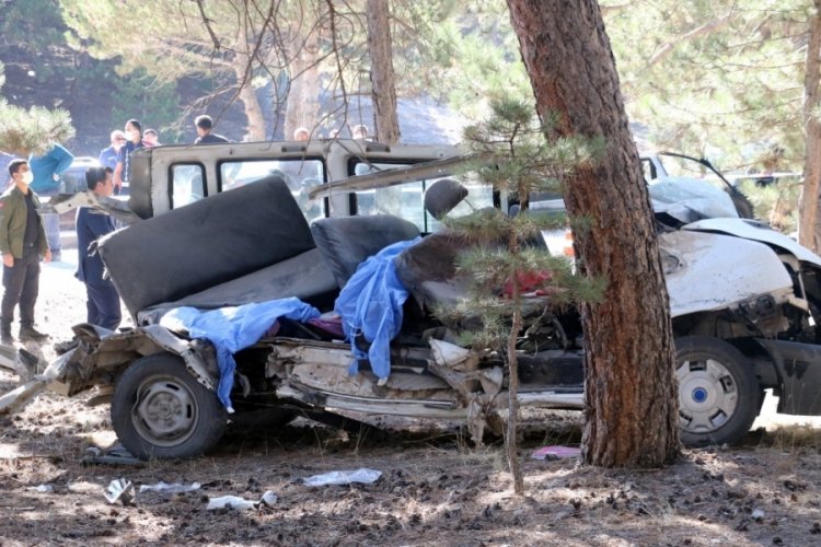 Afyonkarahisar'da 5 öğrencinin öldüğü kaza sonrası ilçe milli eğitim ile okul müdürü görevden alındı