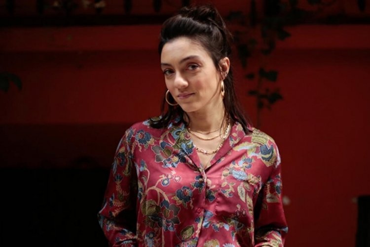 Merve Dizdar'dan s&uuml;rpriz anlaşma