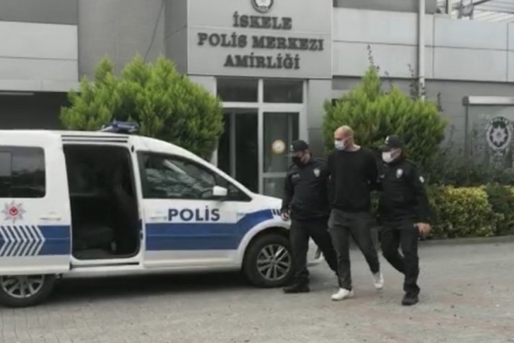 İstanbul Kadık&ouml;y'de anne ve iki &ccedil;ocuğuna &ccedil;arpan motosikletli yakalandı
