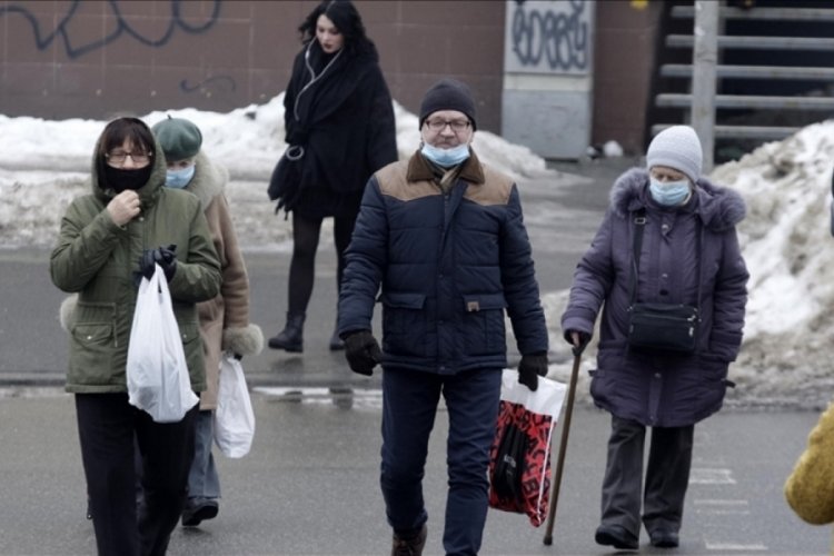 Ukrayna'da g&uuml;nl&uuml;k en y&uuml;ksek Kovid-19 kaynaklı &ouml;l&uuml;m sayısı kaydedildi