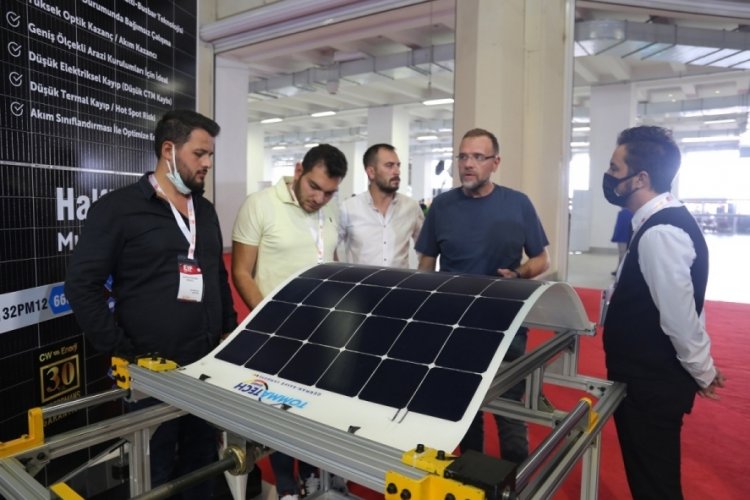 CW Enerji'nin esnek g&uuml;neş paneline fuarlarda yoğun ilgi