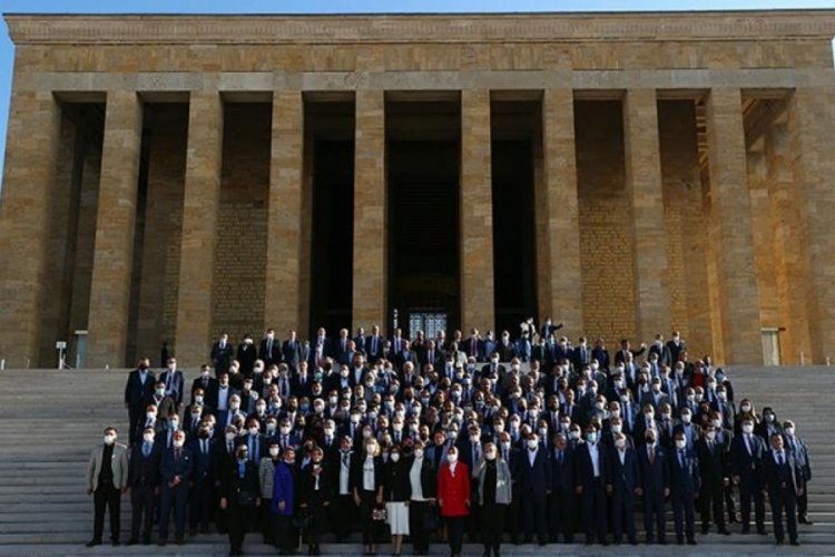 İ&ccedil;işleri Bakanı Soylu ve beraberindeki heyet, Muhtarlar G&uuml;n&uuml; nedeniyle Anıtkabir'e gitti