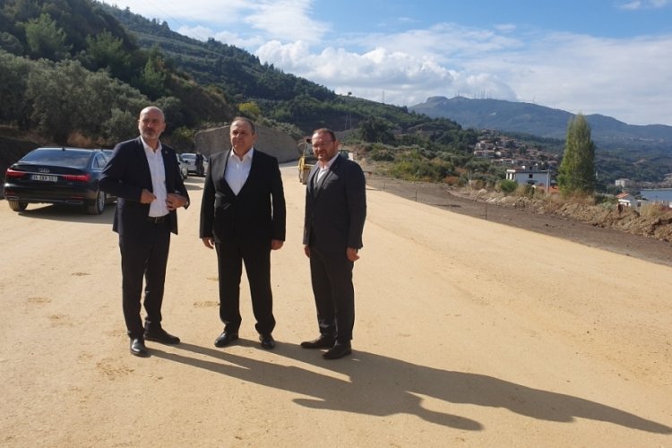 Bursa Gemlik Kurşunlu Mahallesi ile Mudanya arasında yol yapımı s&uuml;r&uuml;yor