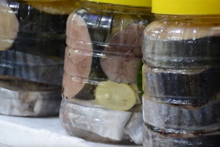 Lakerdalar 2 kiloluk kavanozlarda 400 liradan satılıyor