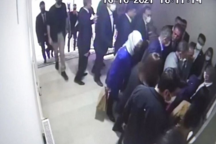 Ahmet Davutoğlu'nun asans&ouml;r kazasına ilişkin g&ouml;r&uuml;nt&uuml;ler ortaya &ccedil;ıktı