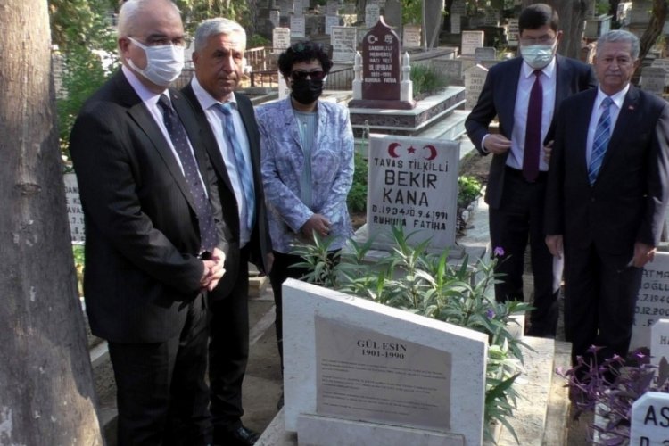 İlk kadın muhtar olan G&uuml;l Esin, mezarı başında anıldı