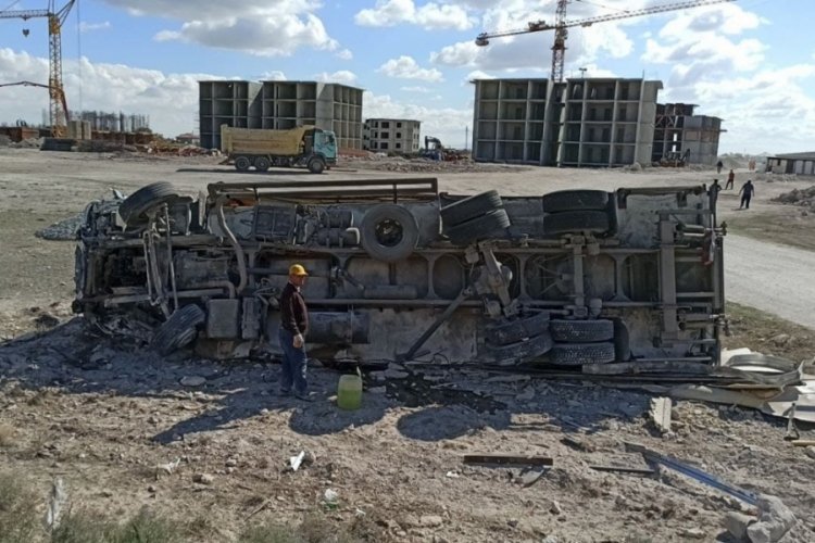 Hurdaya d&ouml;nen tırdan &ouml;l&uuml;mden d&ouml;nd&uuml;