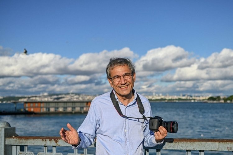Orhan Pamuk'un s&ouml;zleri, uzay aracında