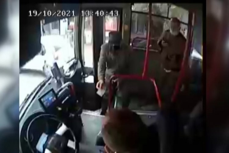 Zonguldak'ta halk otob&uuml;s&uuml; şof&ouml;r&uuml; fenalaşan yolcunun imdadına yetişti