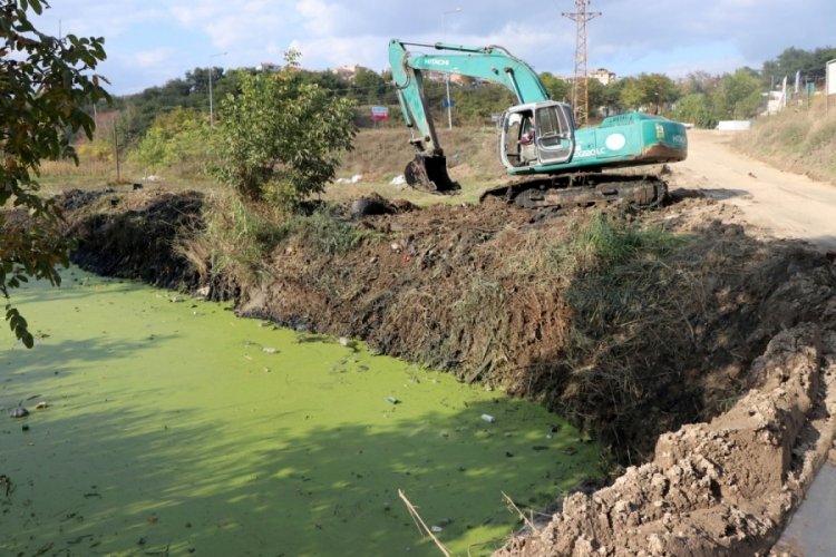 Edirne'de &ccedil;&ouml;pl&uuml;ğe d&ouml;nen 'Bayır Deresi' temizleniyor