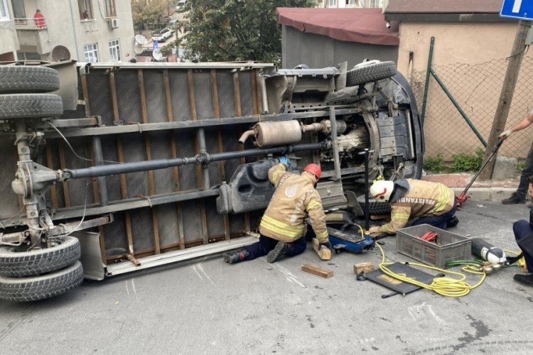 İstanbul'da devrilen kamyonette can pazarı yaşandı