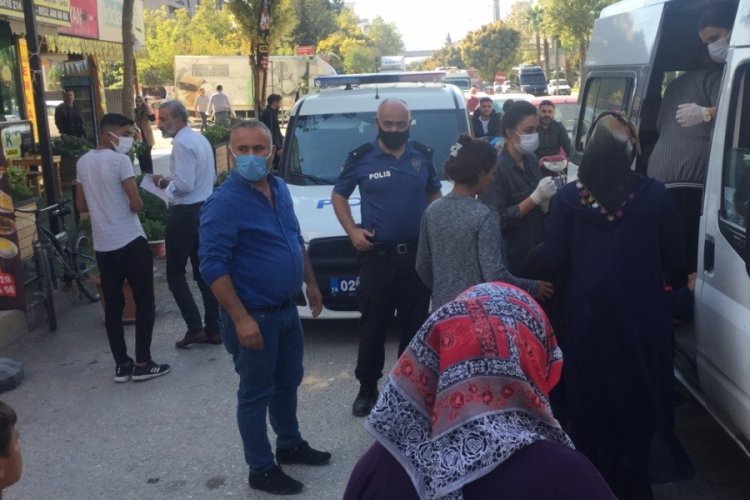 Polisin durdurduğu ara&ccedil;taki 10 kişi, hırsızlıktan sabıkalı &ccedil;ıktı