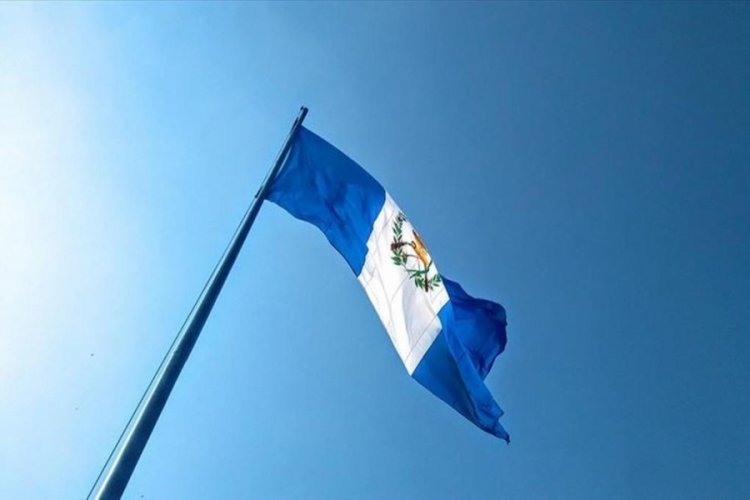 Guatemala'da yüzlerce emekli asker kongre binasını bastı