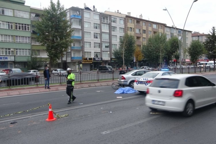 Kayseri'de otomobilin çarptığı bisiklet sürücüsü kurtarılamadı