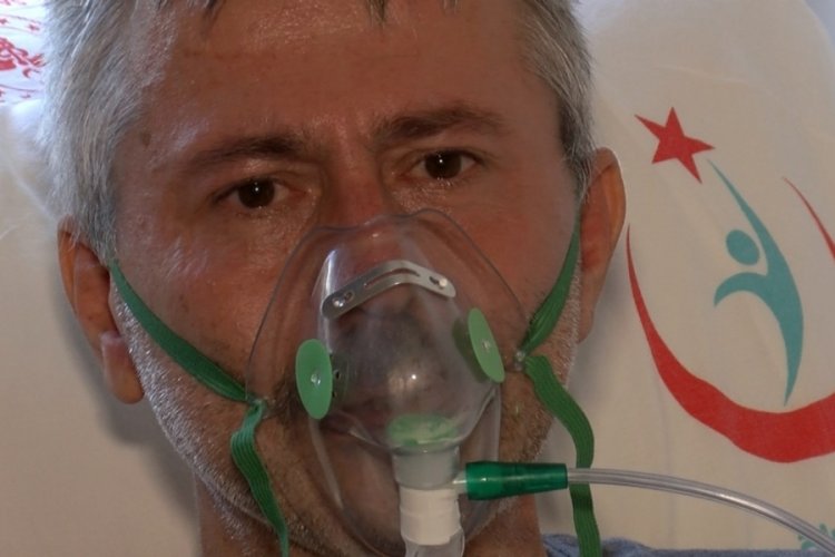 Bursa'da aşı karşı adam yoğun bakımdan çıkınca gözyaşlarıyla aşı çağrısı yaptı
