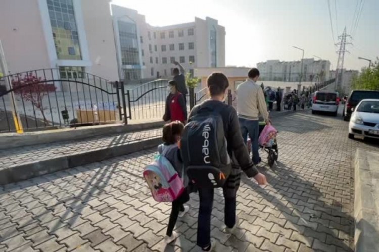 Serebral palsi hastası kızı i&ccedil;in "okullu" oldu