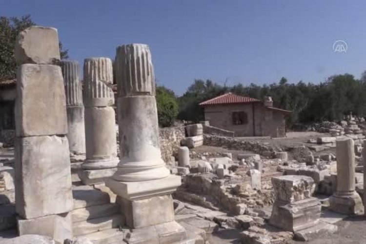 'Gladyat&ouml;rler Kenti'nin toprak altındaki eserleri g&uuml;n y&uuml;z&uuml;ne &ccedil;ıkarılıyor