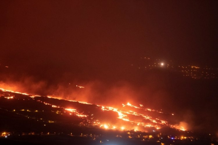 La Palma'daki yanardağda lav &ccedil;ıkışı hızlandı